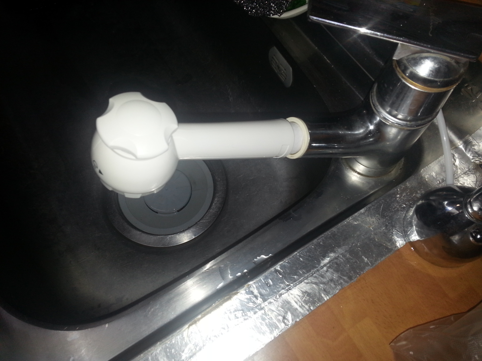 원홀 수도용헤드 교체사진입니다.