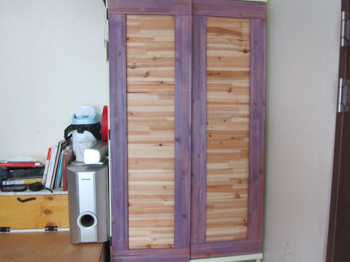 책장에 패널문 달자.