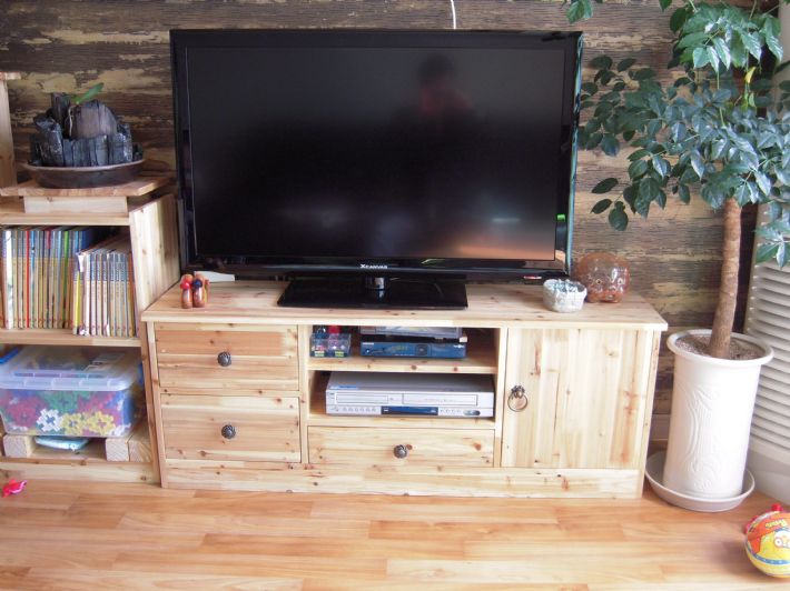 집성목으로 만든 TV 장식장을 소개 합니다!!