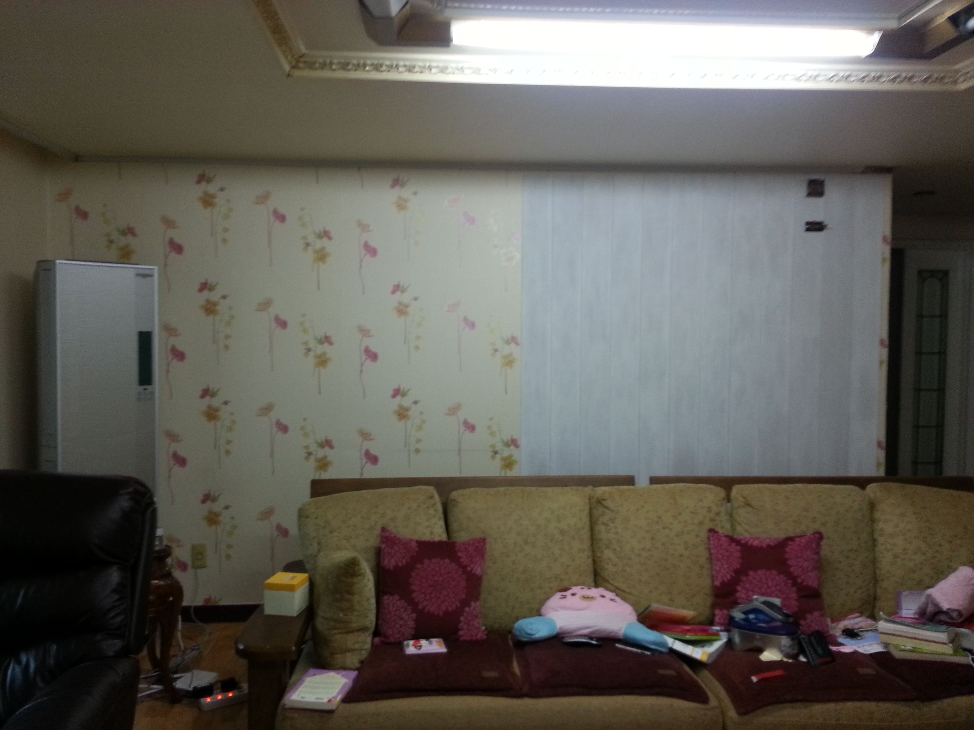 MDF로 마감한 거실 벽체