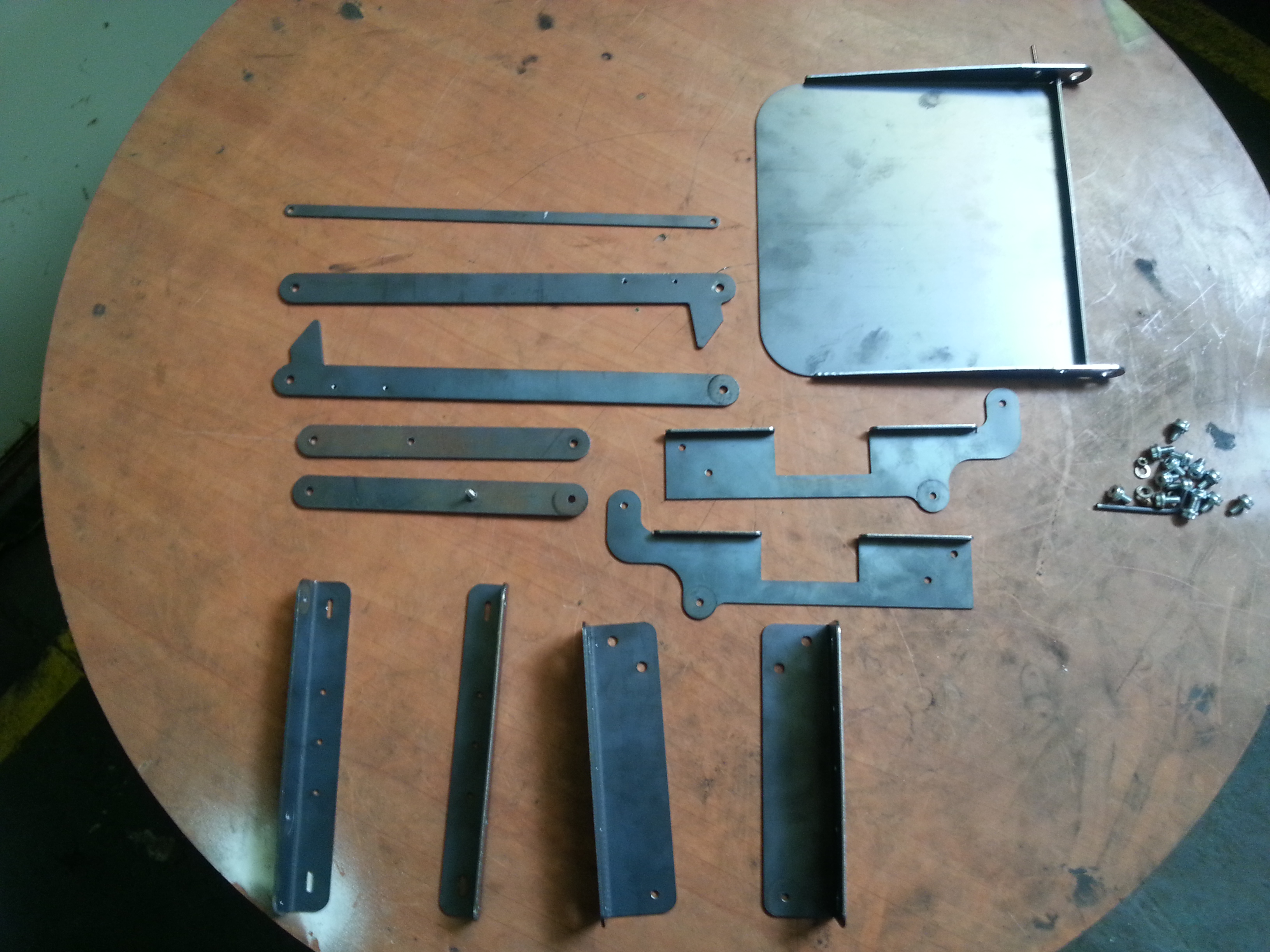 코팅합판으로 만든 틈새장 및 쓰레기통