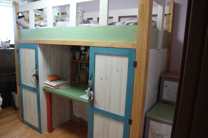 집성목으로 만든 벙커침대