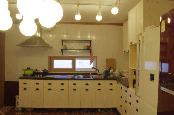 브라운애쉬&화이트 스프러스 씽크대(애쉬상판+하부장+상부장+키큰장)