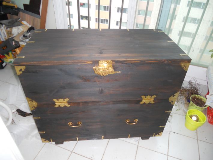 홍송으로 만든 반닫이