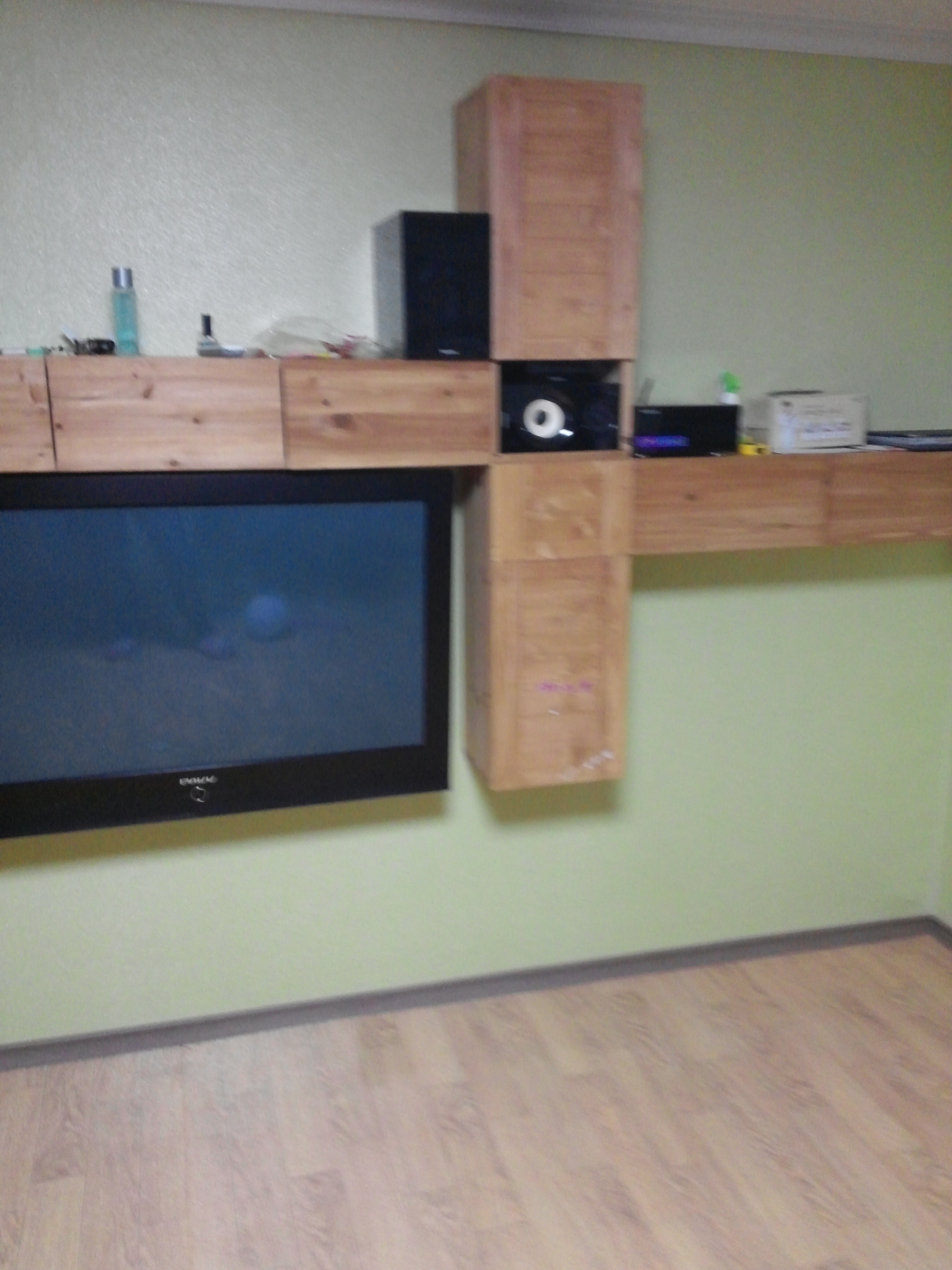 집성목으로 만든 신발장, 붙박이장