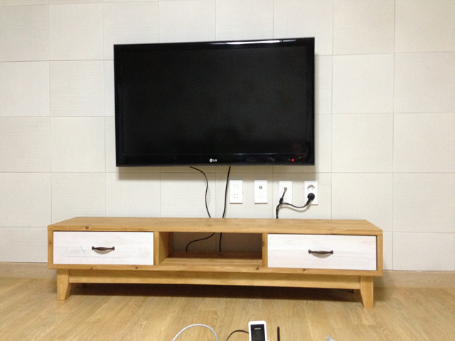 반제품으로 만든 거실장