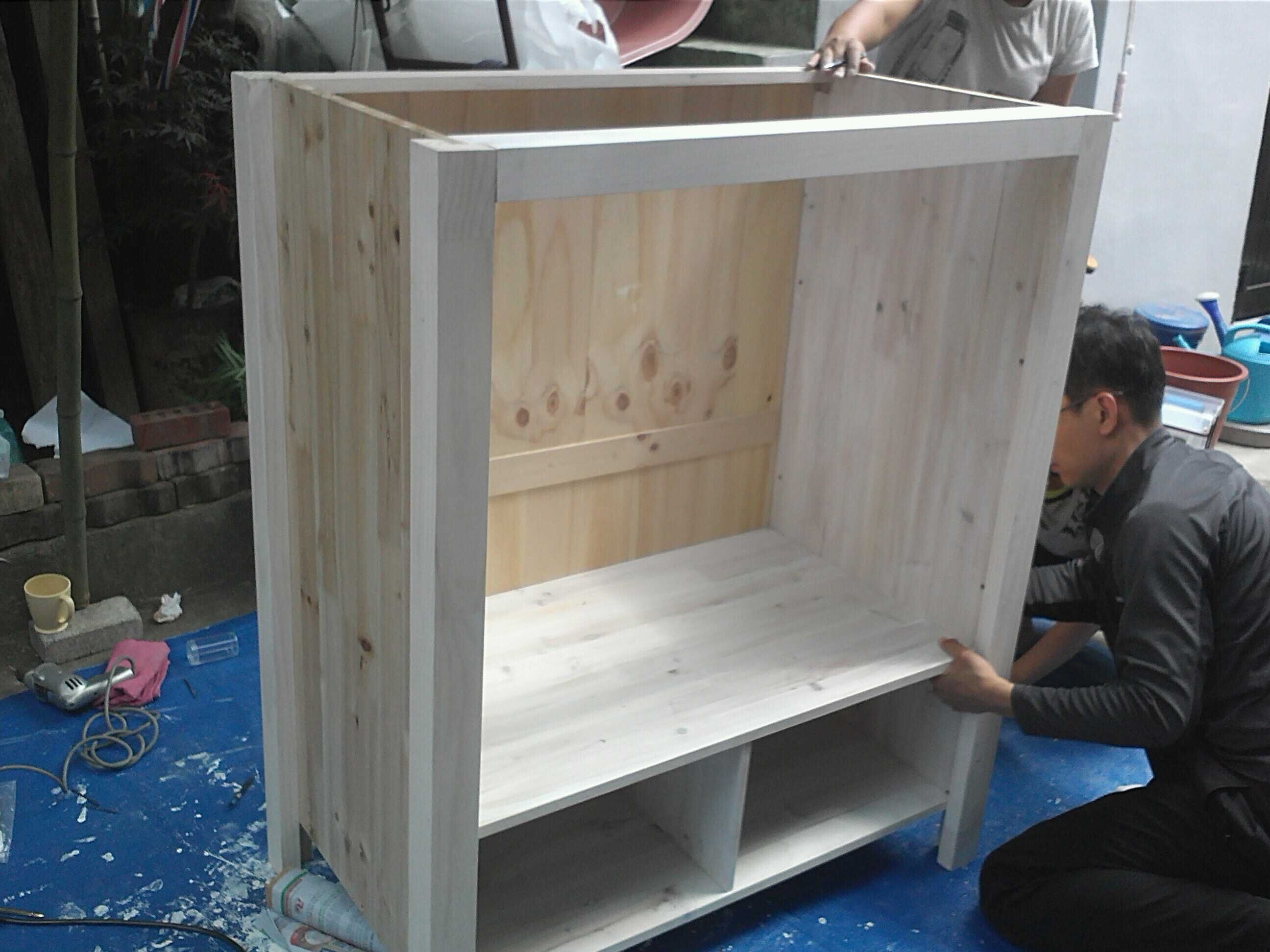 집성목으로 만든 미니 이불장