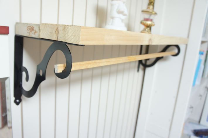 까치발로만든 옷걸이 & 선반