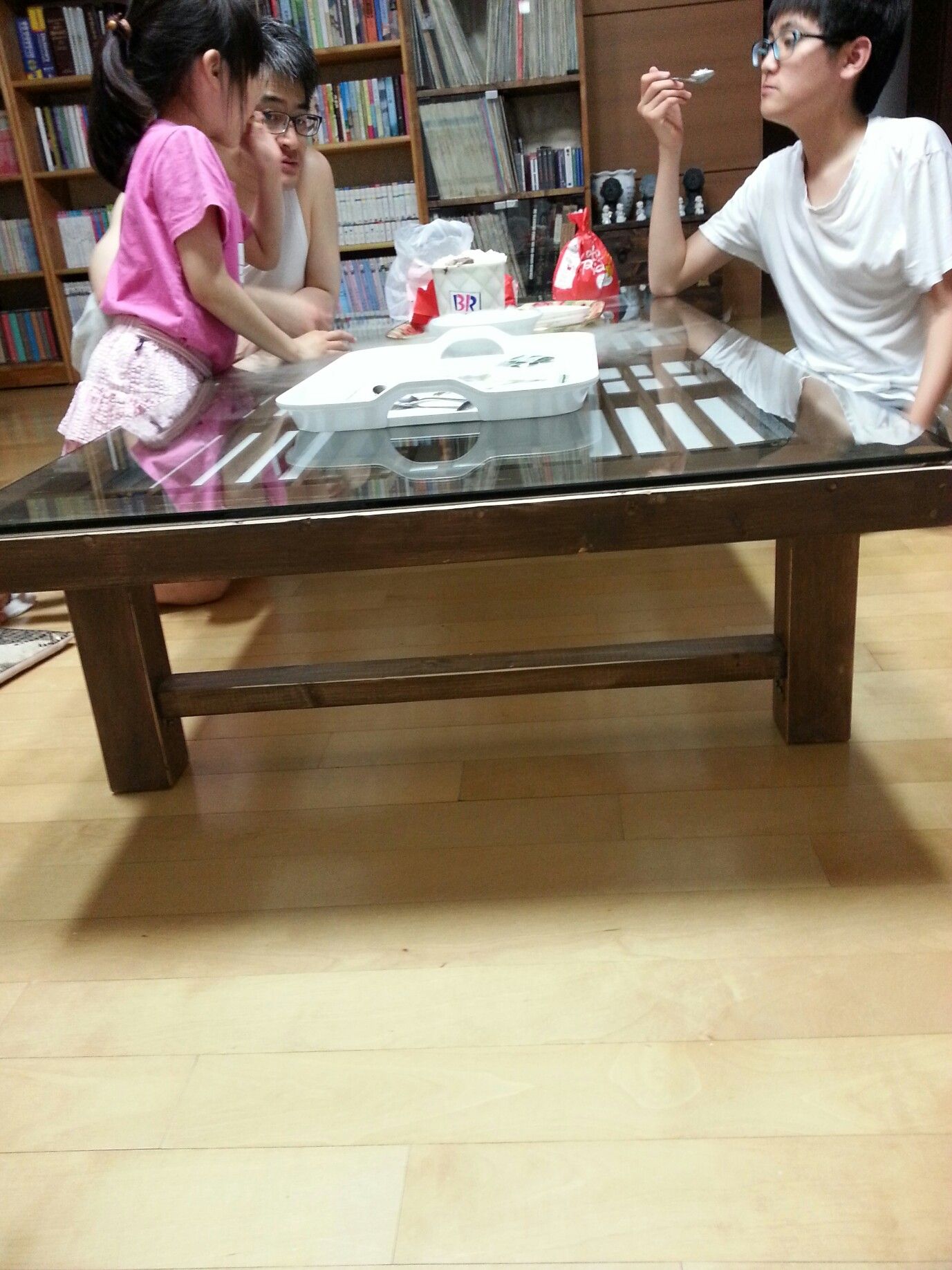 헌 창호문으로 다탁 만들기