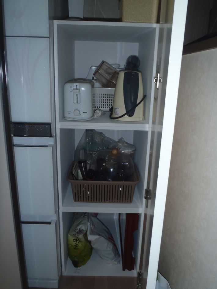 김치냉장고 옆 자투리공간을 활용한 공간박스 설치
