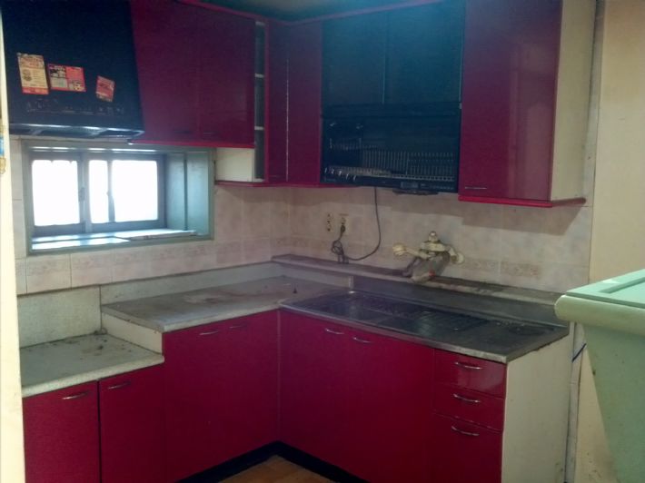 자동주문형 싱크대로 주방 분위기가 밝아졌어요 