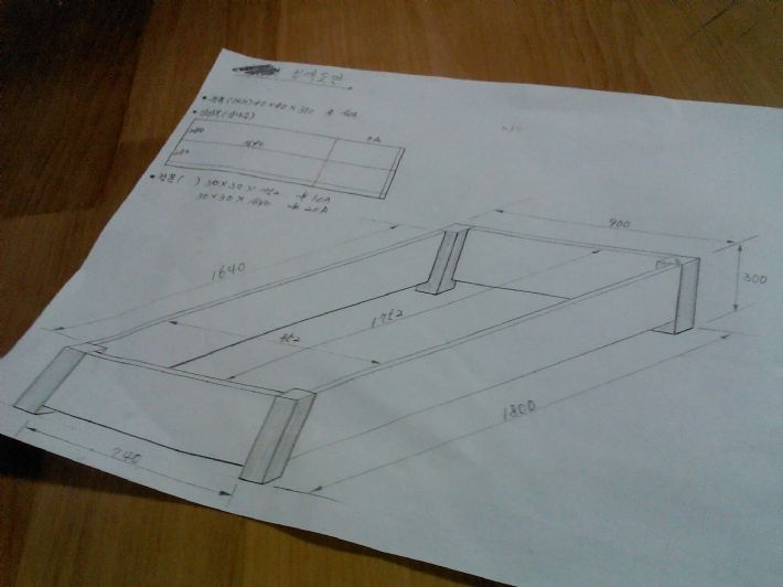 삼나무로 만든 평상형 침대