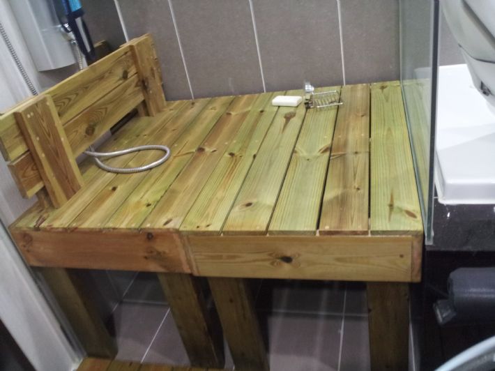 목욕부스안의 받침대?