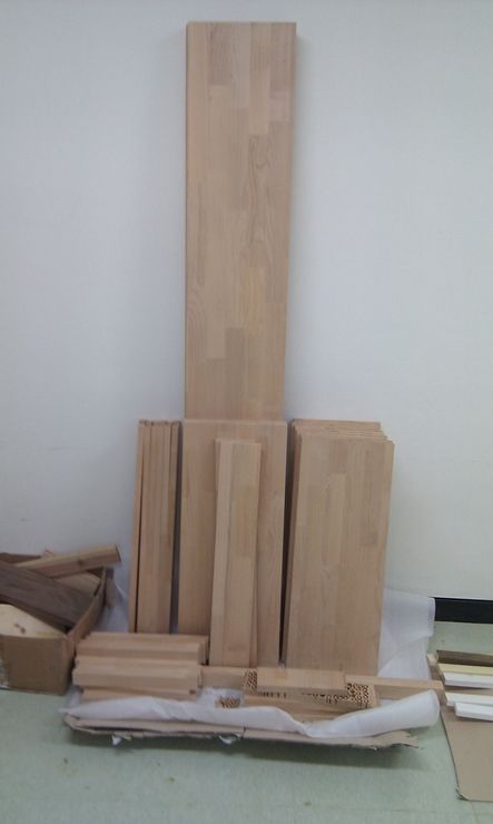 앨더로 만든 책장