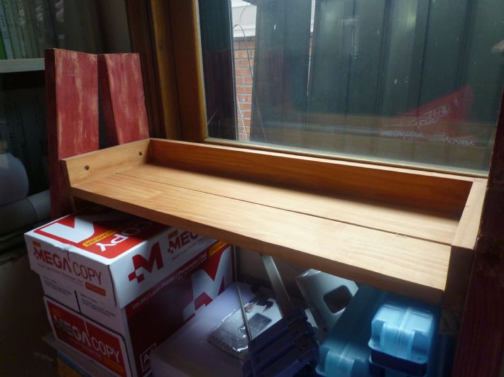 사다리 모양의 3단 선반