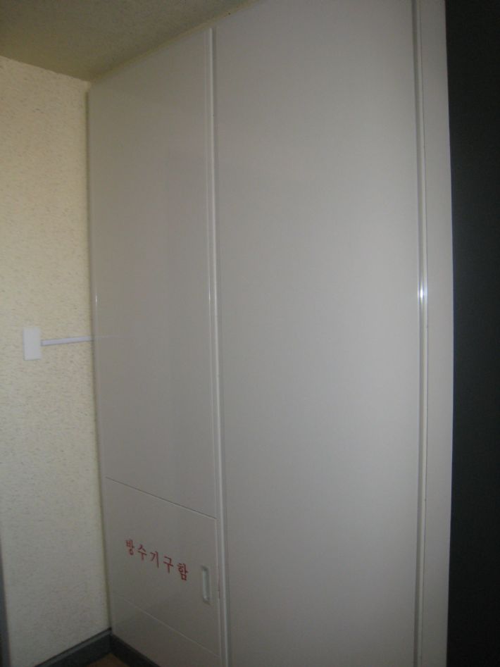 신발장 코팅합판으로 매립의진수를 보여드립니다.