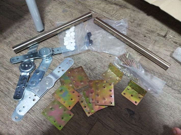 간단한 철물로 만든 모니터암