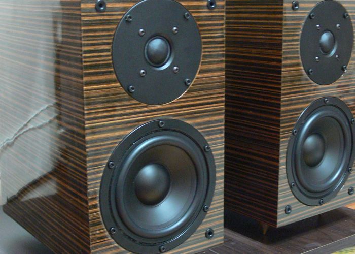 MDF 무뉘목 작업 스피커 제작 완성품입니다.