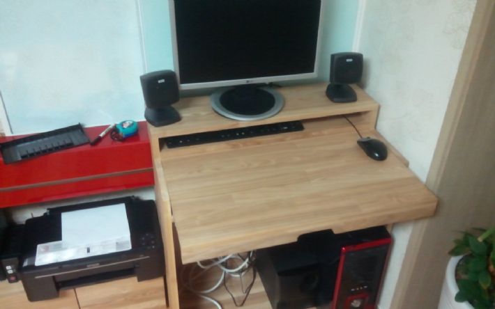 물푸레나무로 만든 컴퓨터 책상 ~