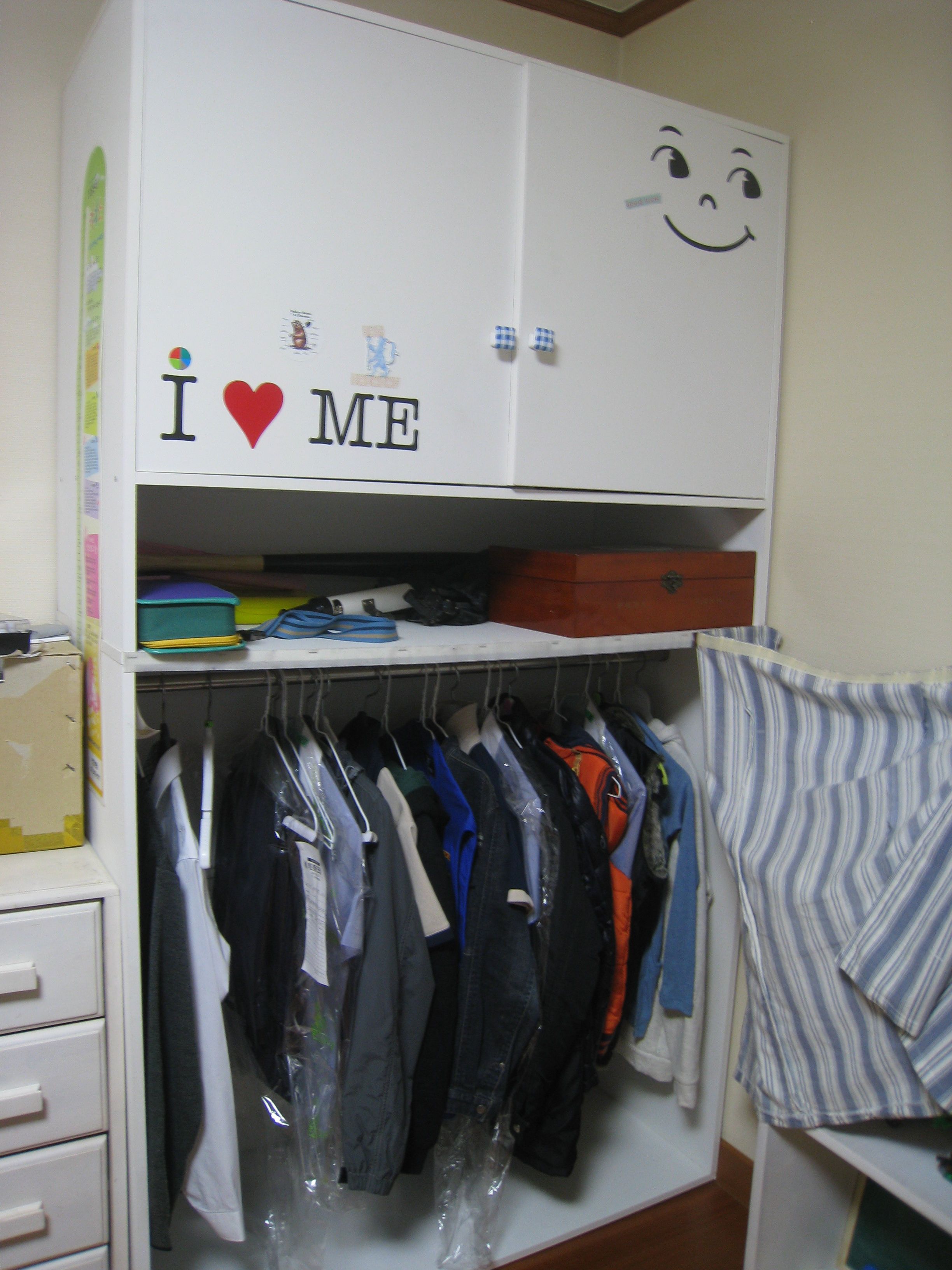 코팅목재로 만든 수납겸 옷장