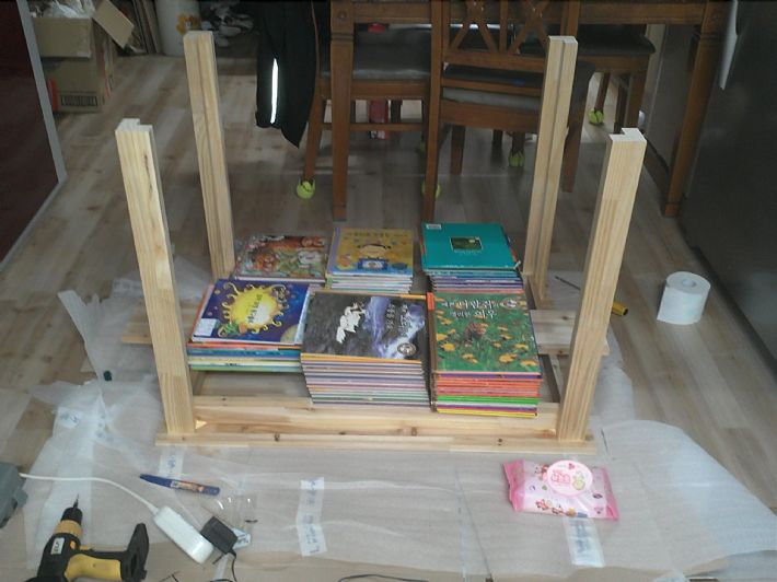 집성목 삼나무로 만든 4인용 탁자