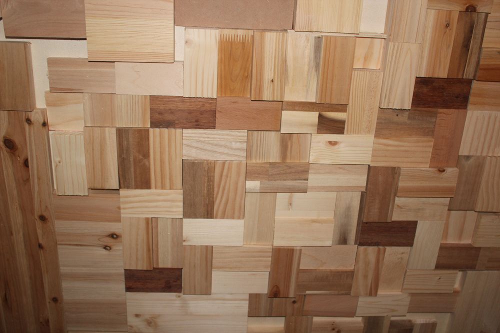 나무블럭으로 꾸민 천정 일부