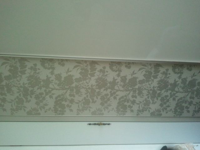 붙박이장 옆 자투리공간에 수납장을........