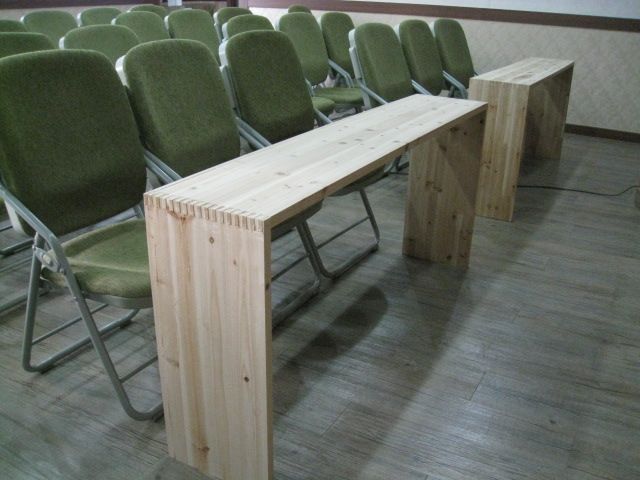 스프러스 집성목으로 만든 테이블