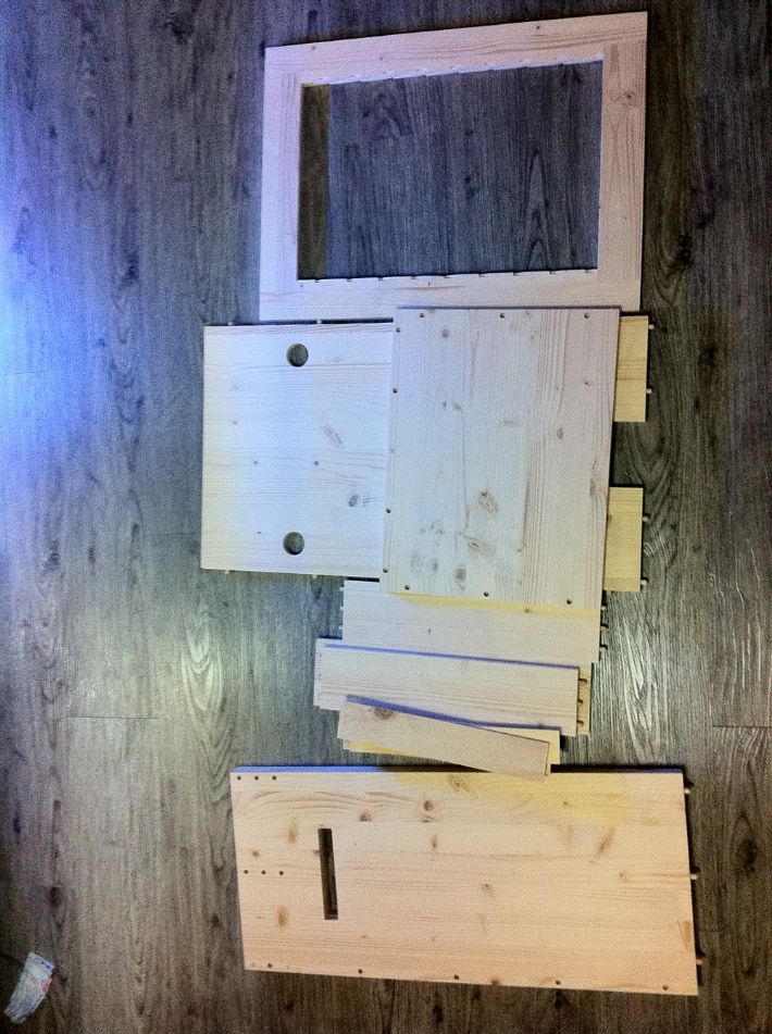 스프러스로 만든 수조 받침대