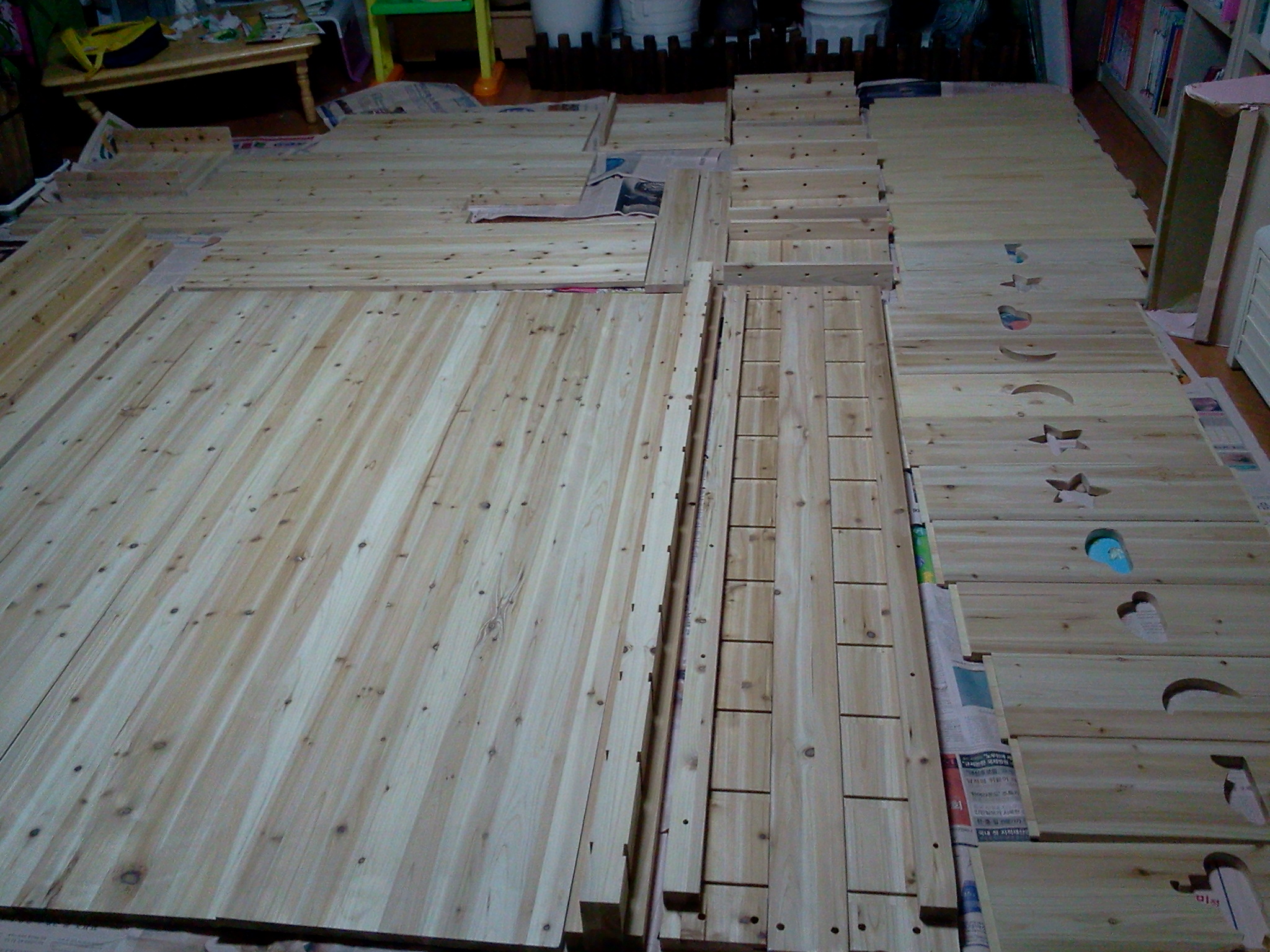 삼나무로 만든 벙커침대