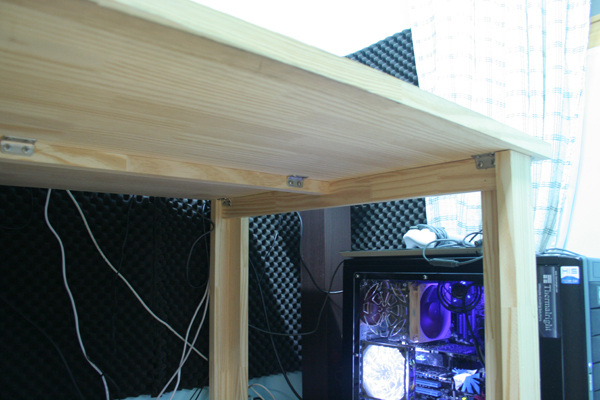 집성목으로 만든 초간단 책상