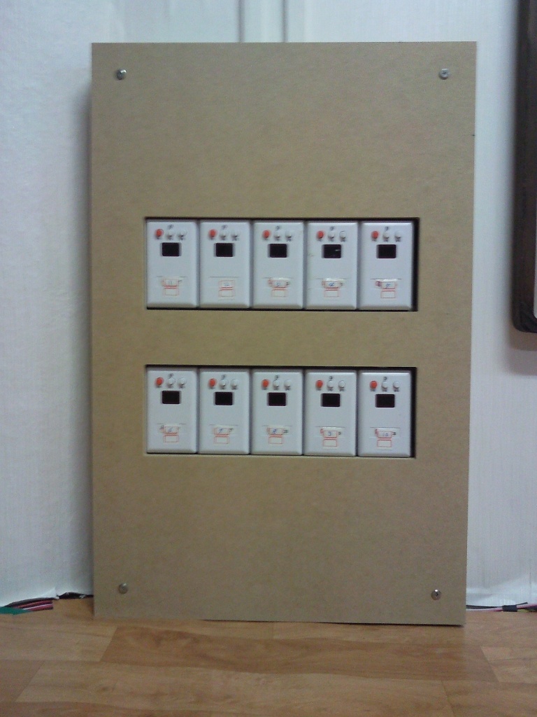 MDF로 만든 스위치 박스