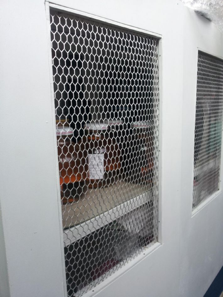 선반 그물망 설치