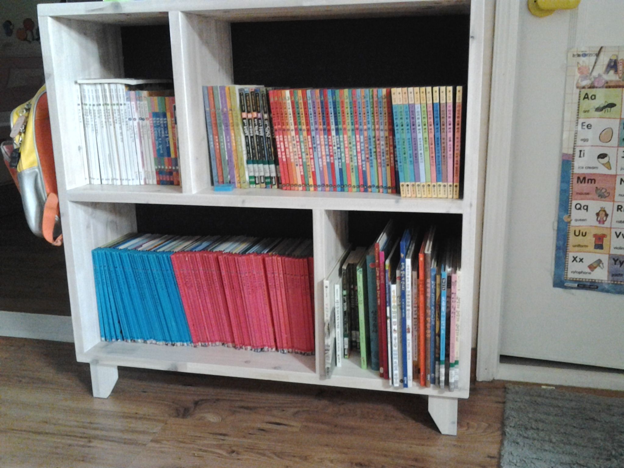 다리가 있는 책장