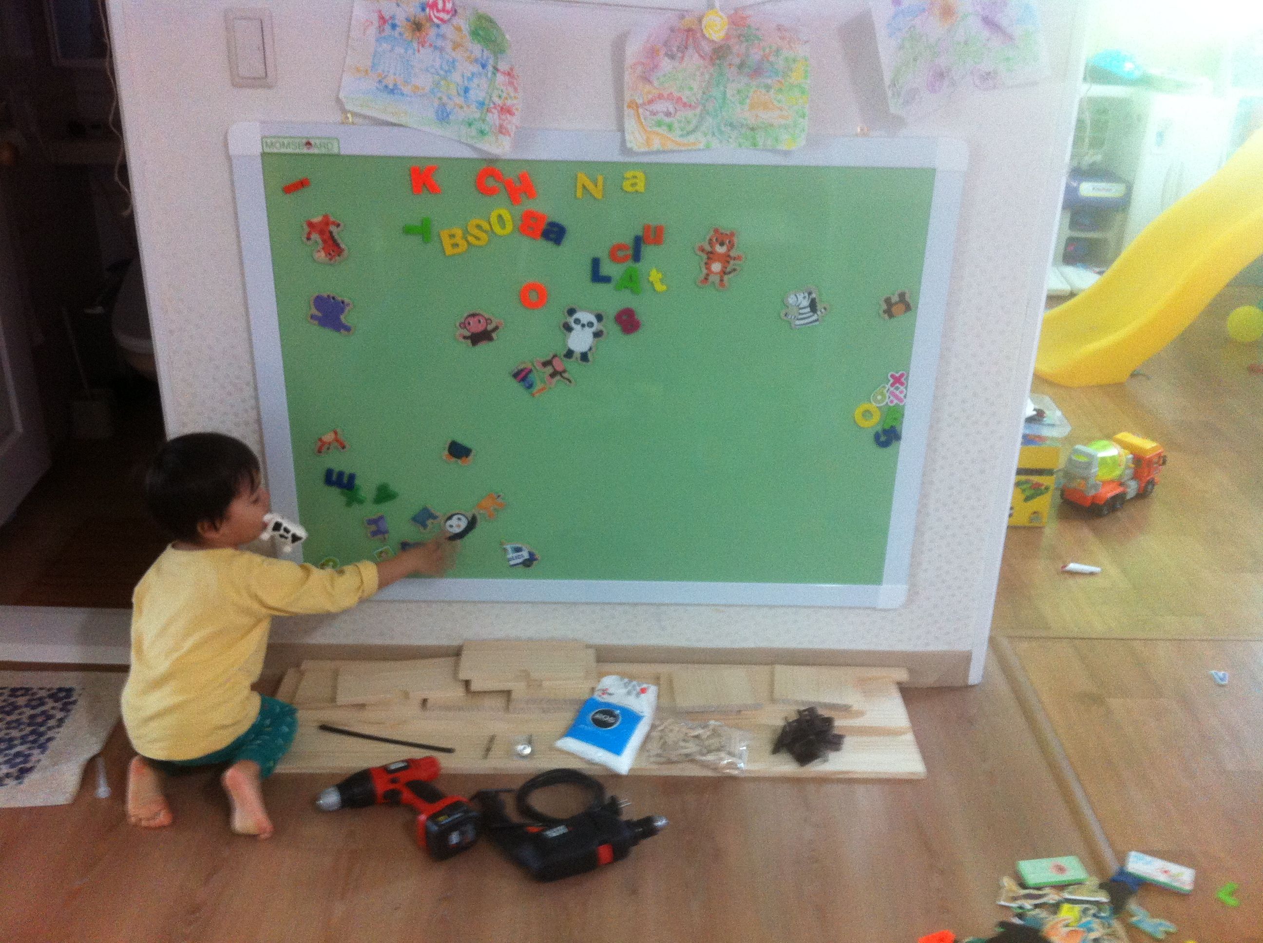 소나무로 만든 자석칠판 보관함