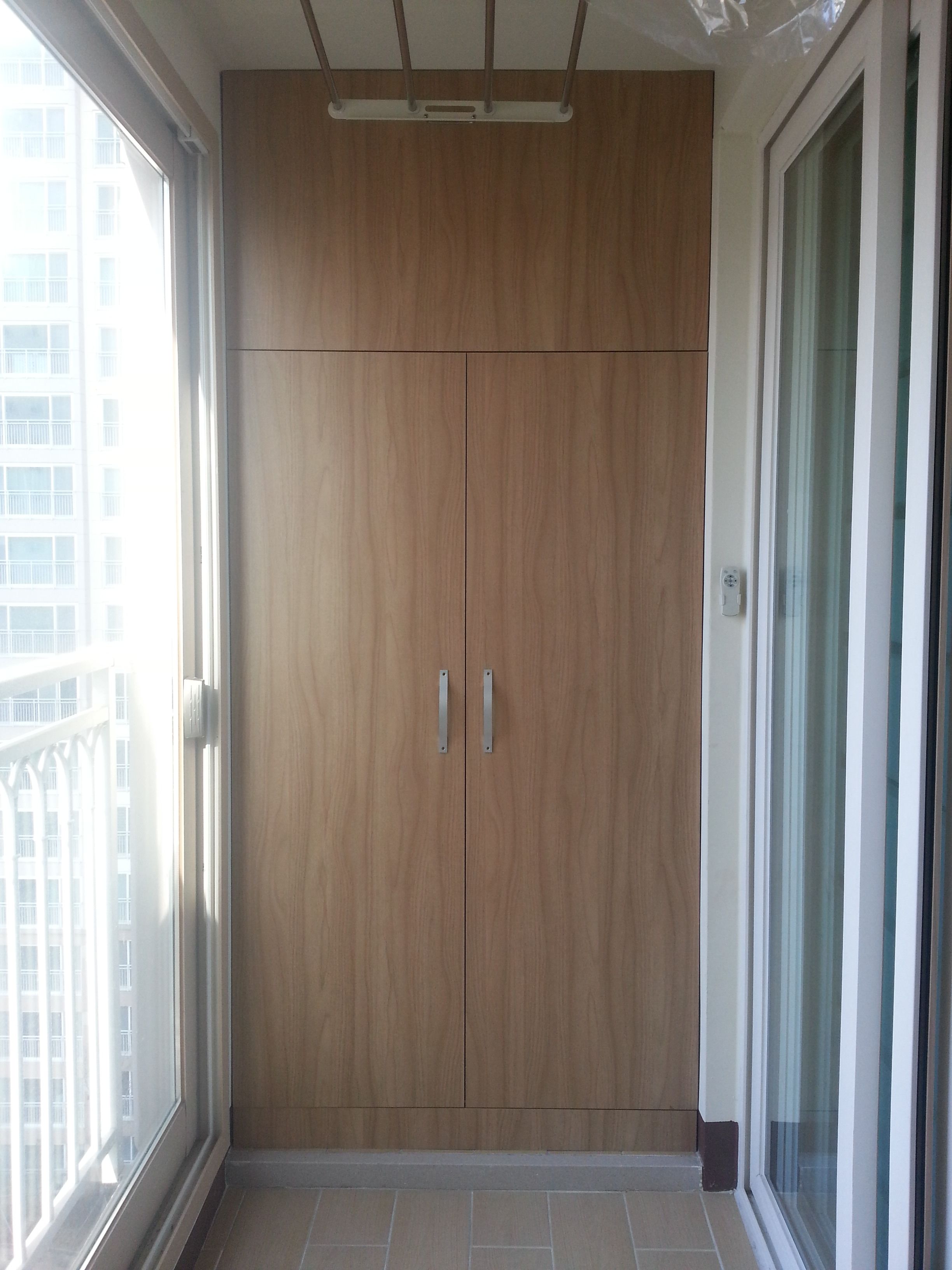 베란다 창고 문짝 및 선반 설치