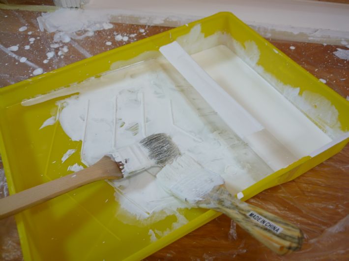 문틀 도색/ 문 손잡이 설치/ 현관 걸레받이 설치