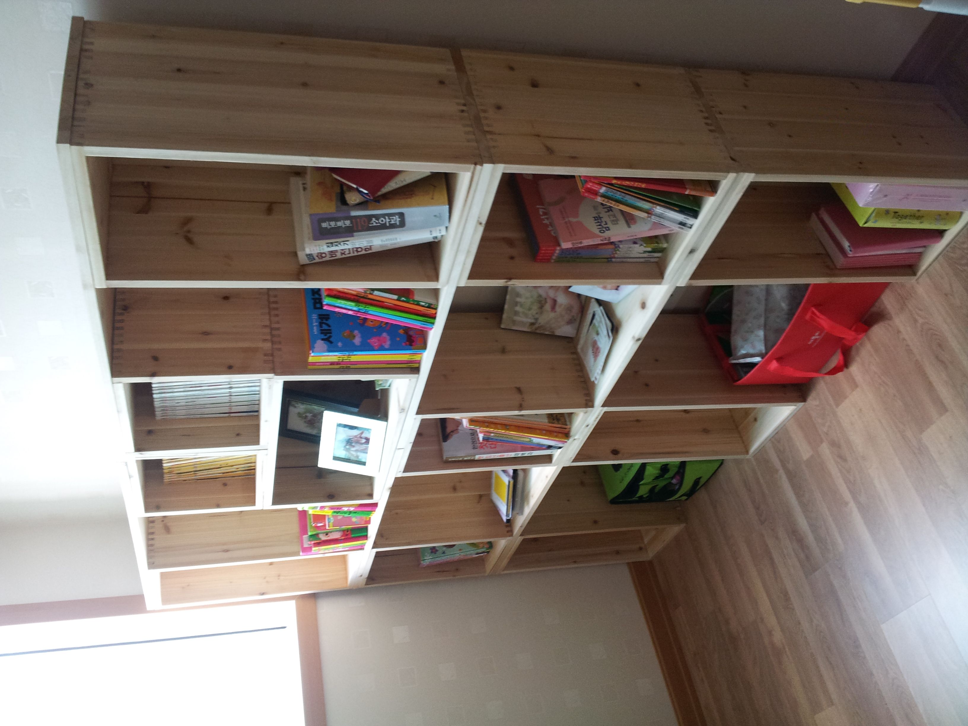 스마트 공간박스로 꾸민 책장 