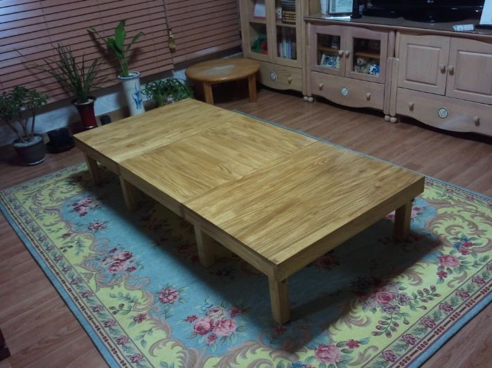 집성목으로 만든 3단좌탁