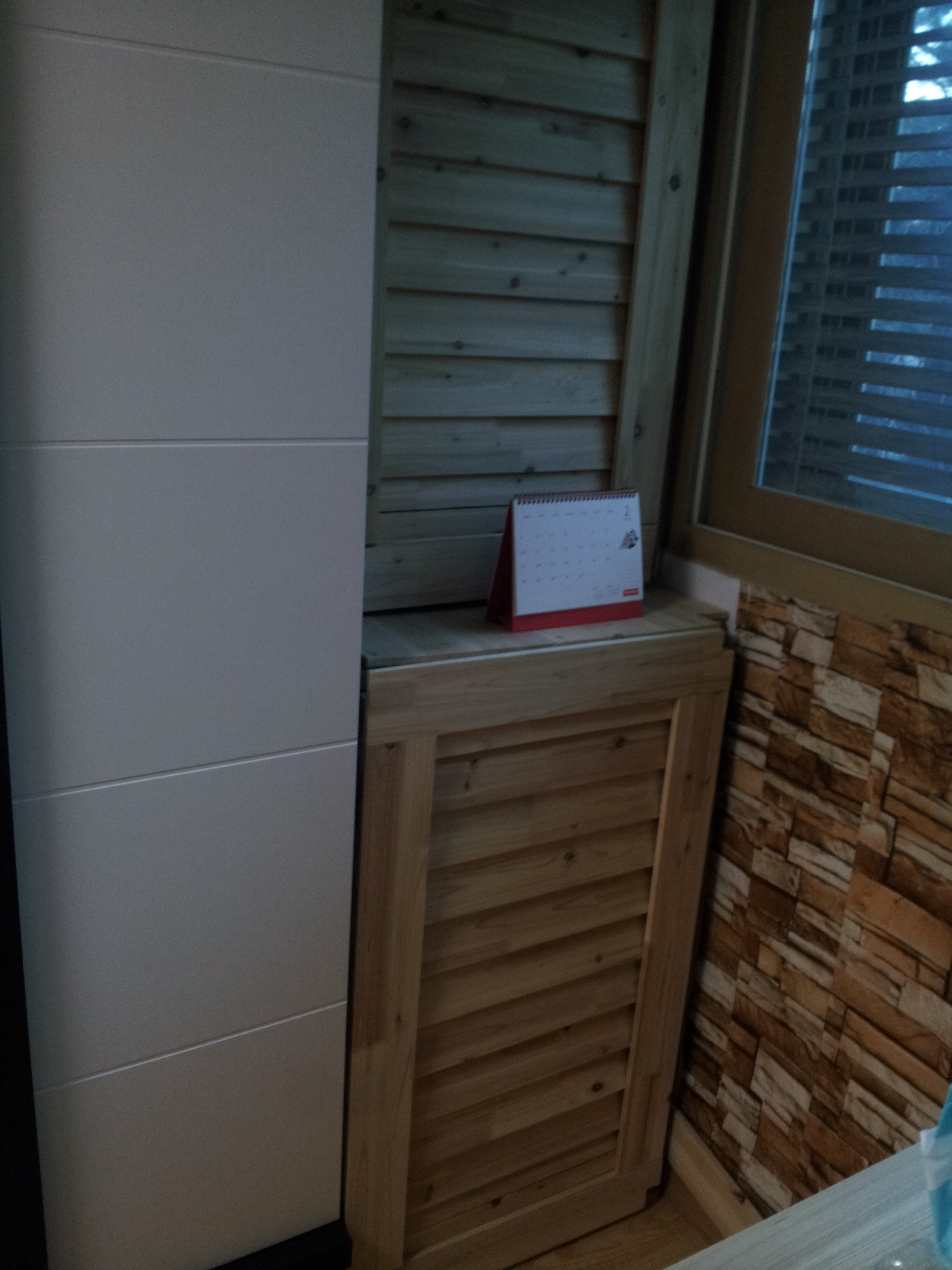 틈새장 제작해봤습니다.