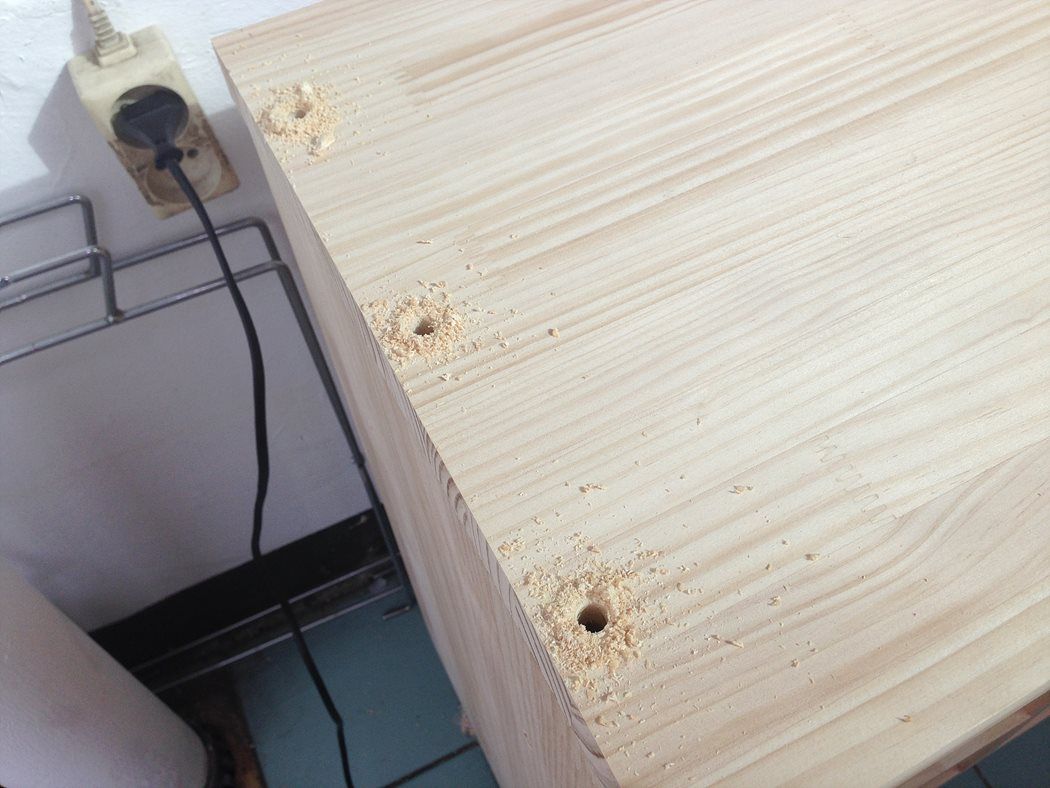 집성 소나무를 이용한 멀티테이블