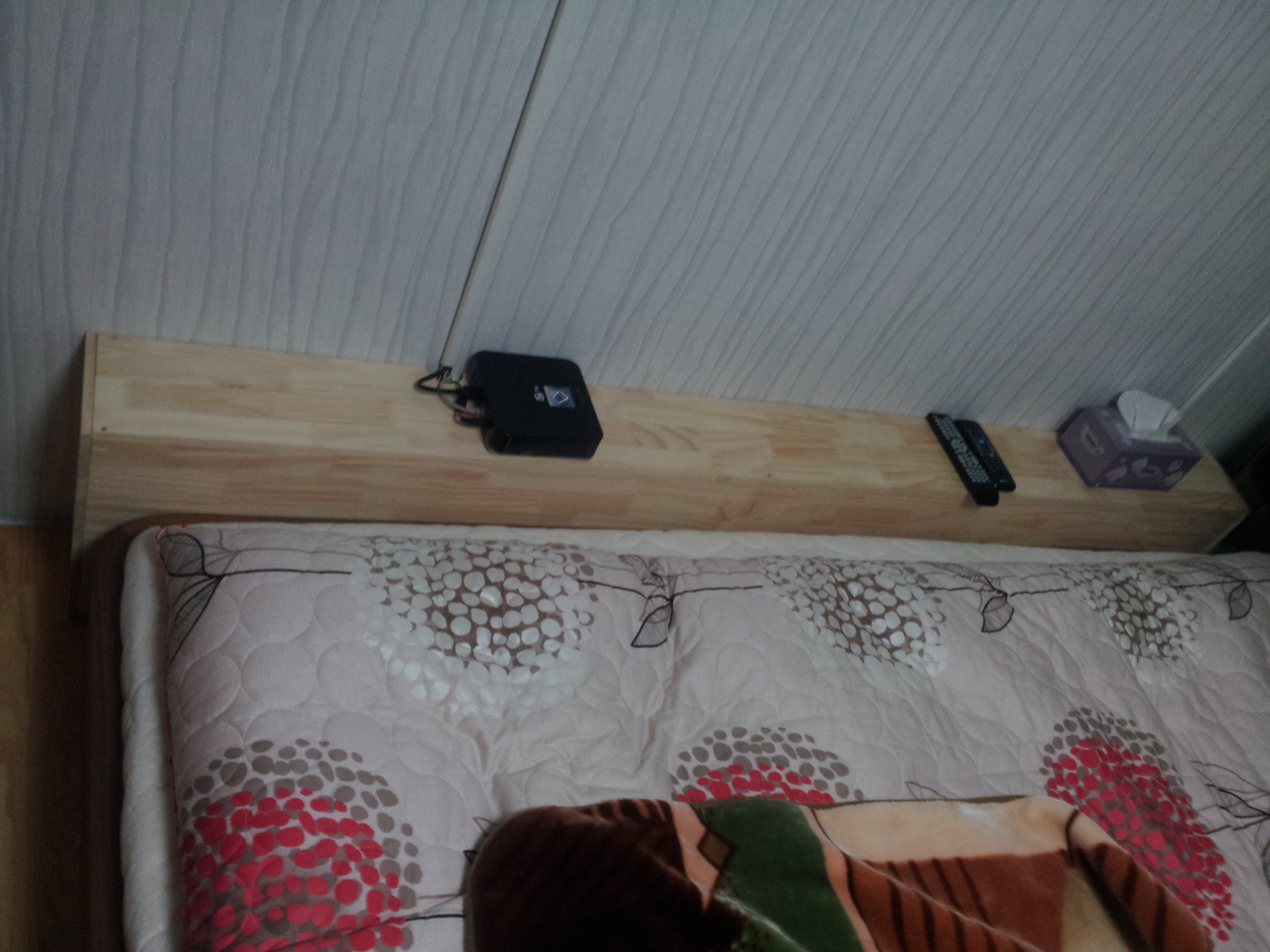 침대 측면 거취대 및 매립등 작업후기입니다.