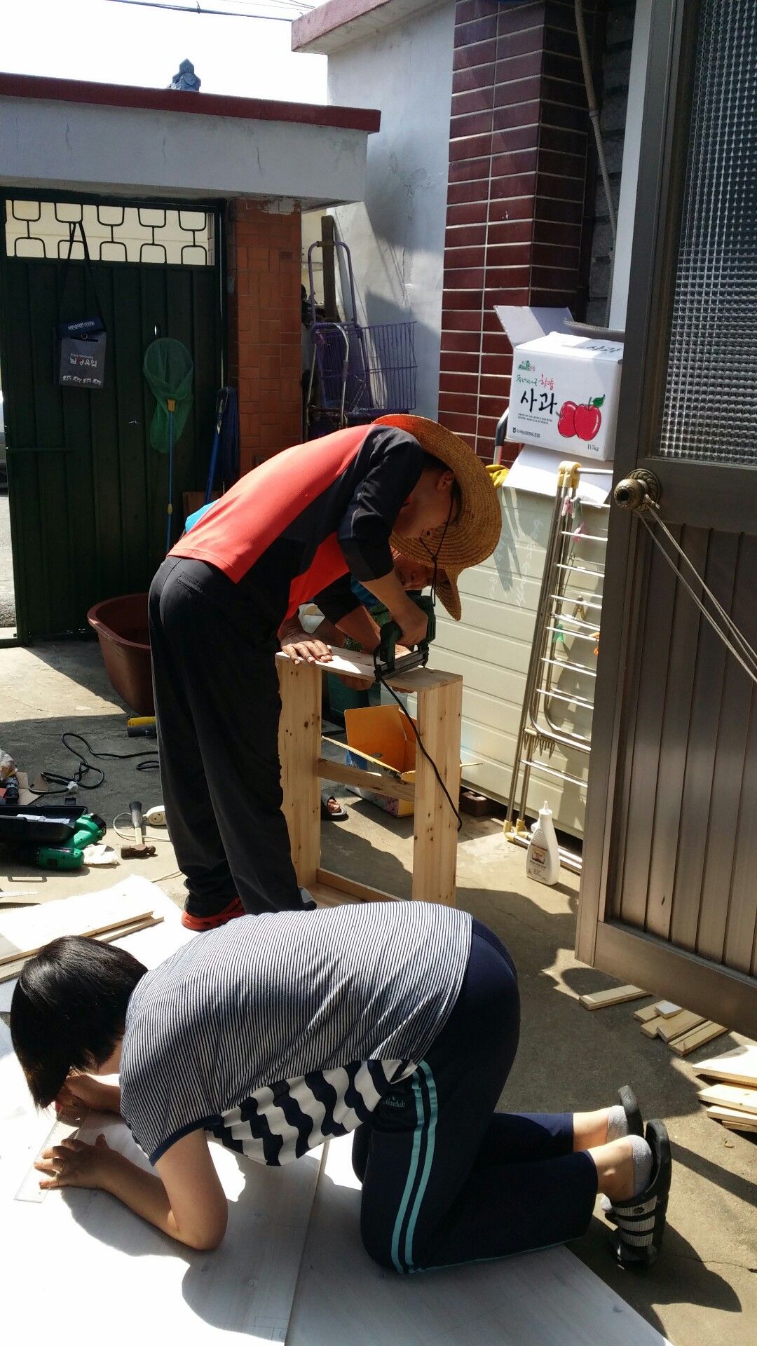 삼나무 집성목으로 만든 5단서랍장