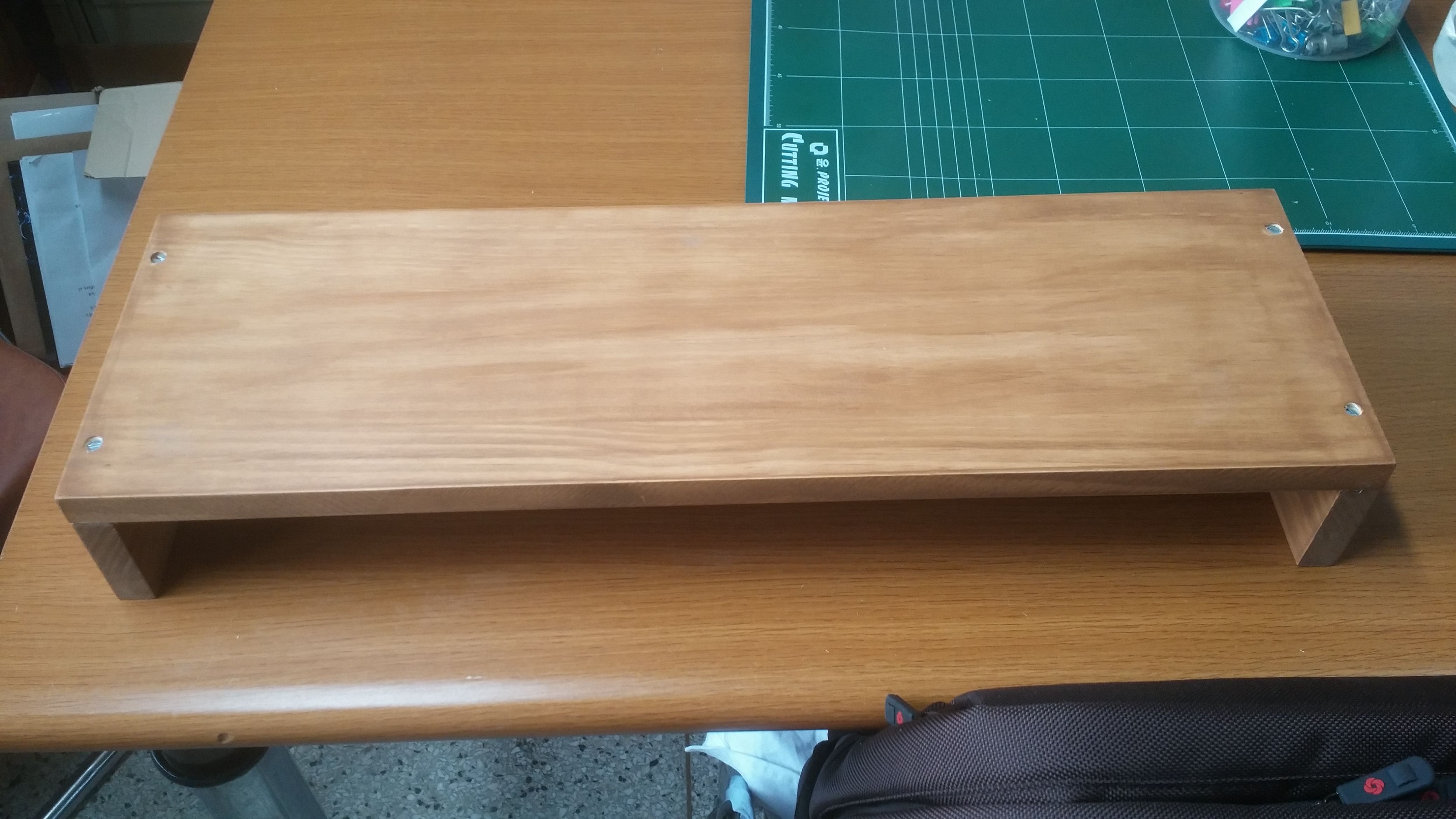 레드파인으로 만든 간단한 모니터 받침대!