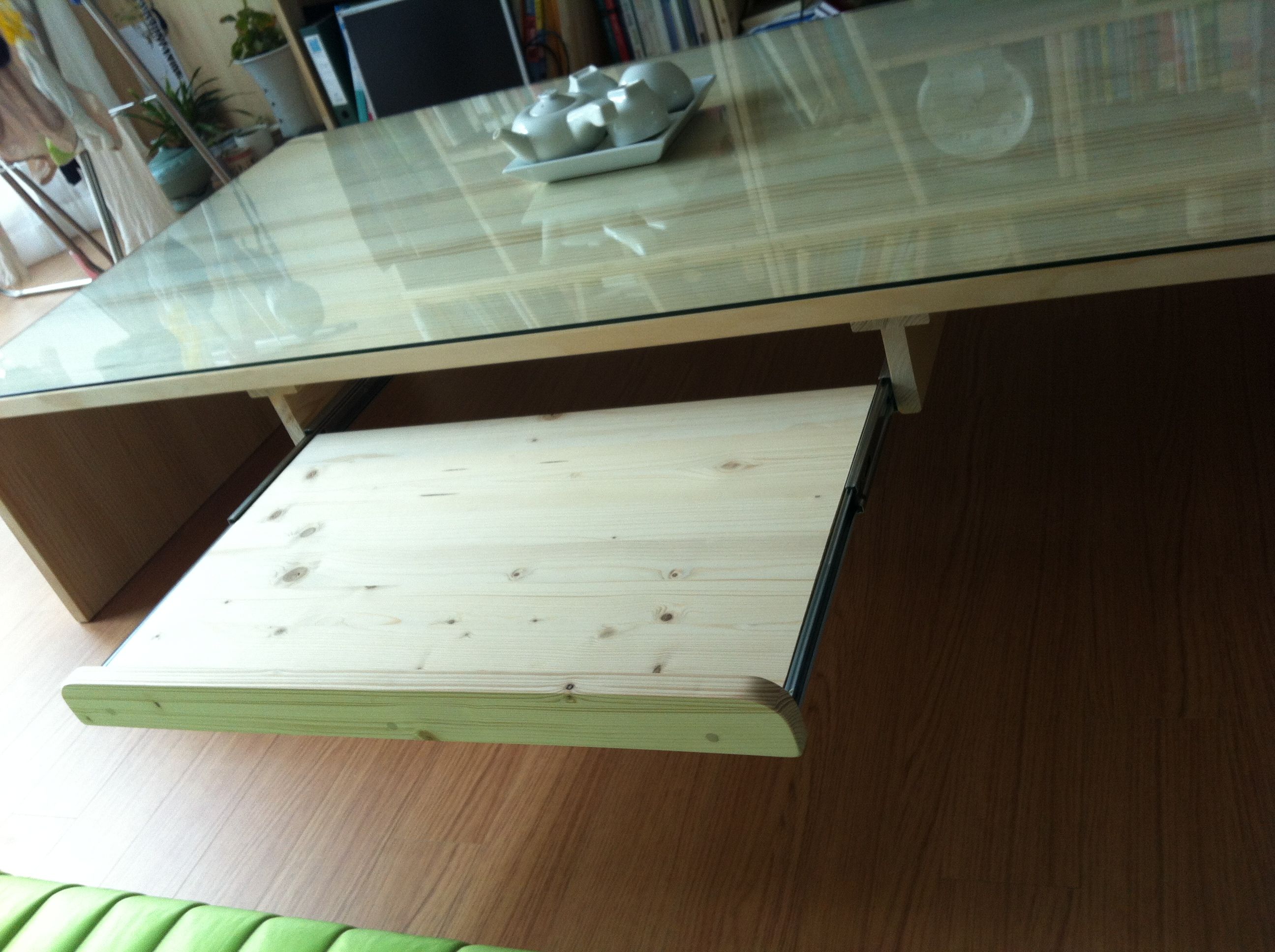 원목 키보드 받침대입니다.