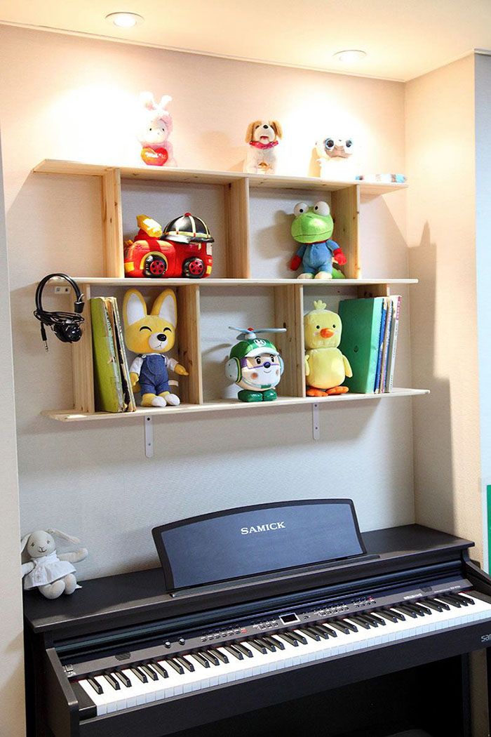 삼나무 집성목으로 만든 3단 선반