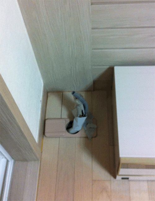 에어콘 연결구 가리기