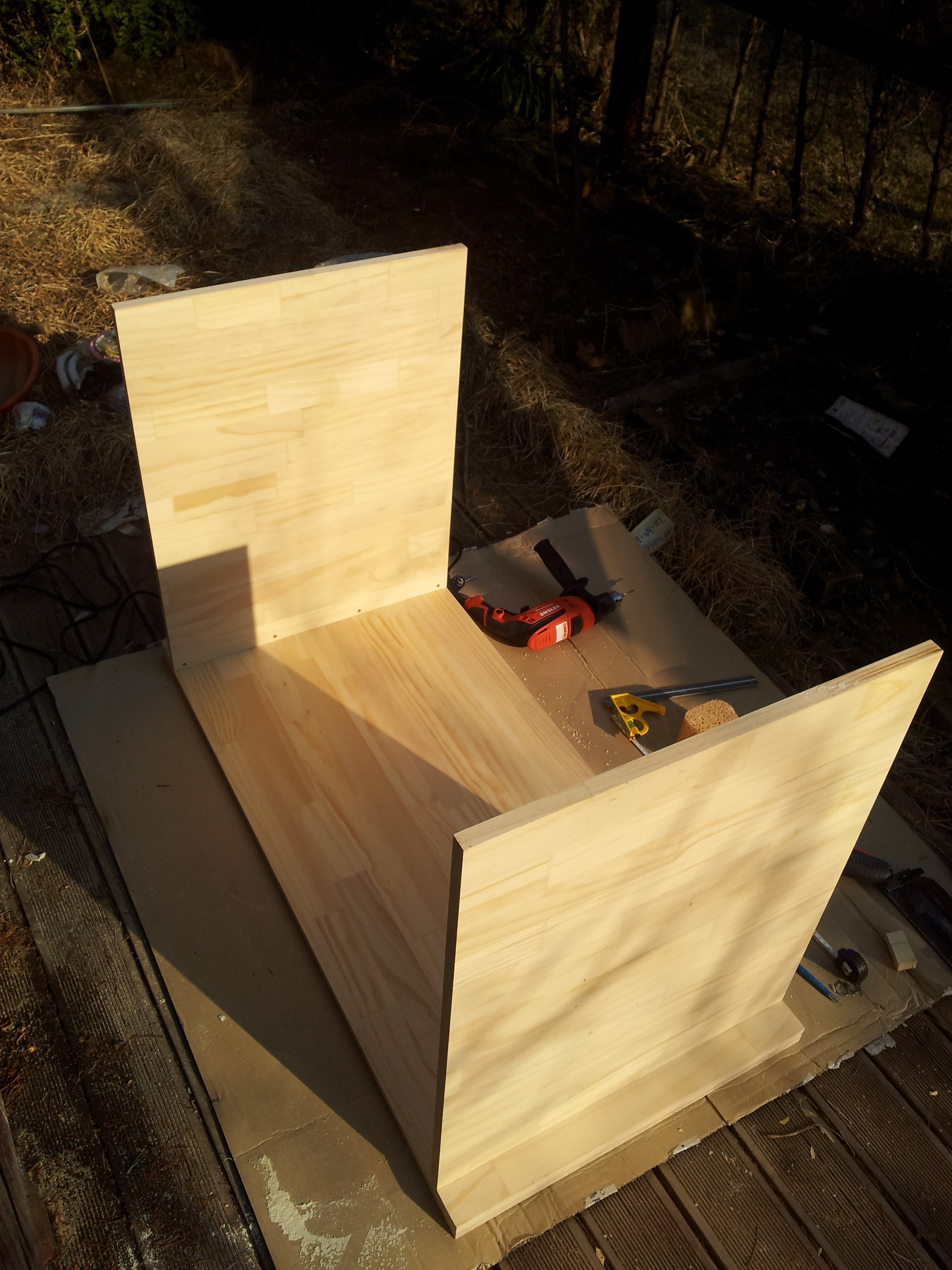 소나무 집성목으로 만든 간단한 책상