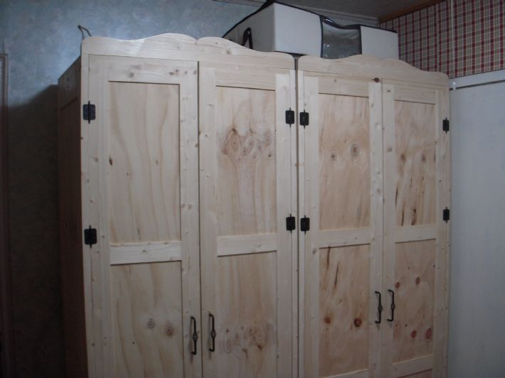 집성목 옷장 및 선반식 옷장..