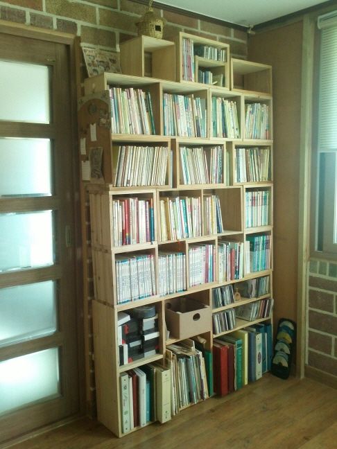 집성목 등으로 만든 책장, 책상...